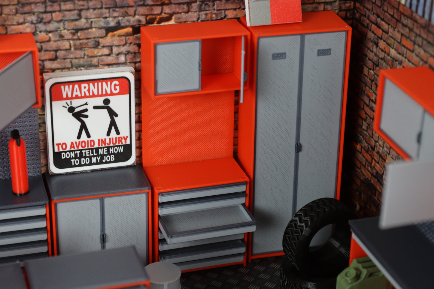 Scale model garage cabinets – perfect accessories for diecast car setups