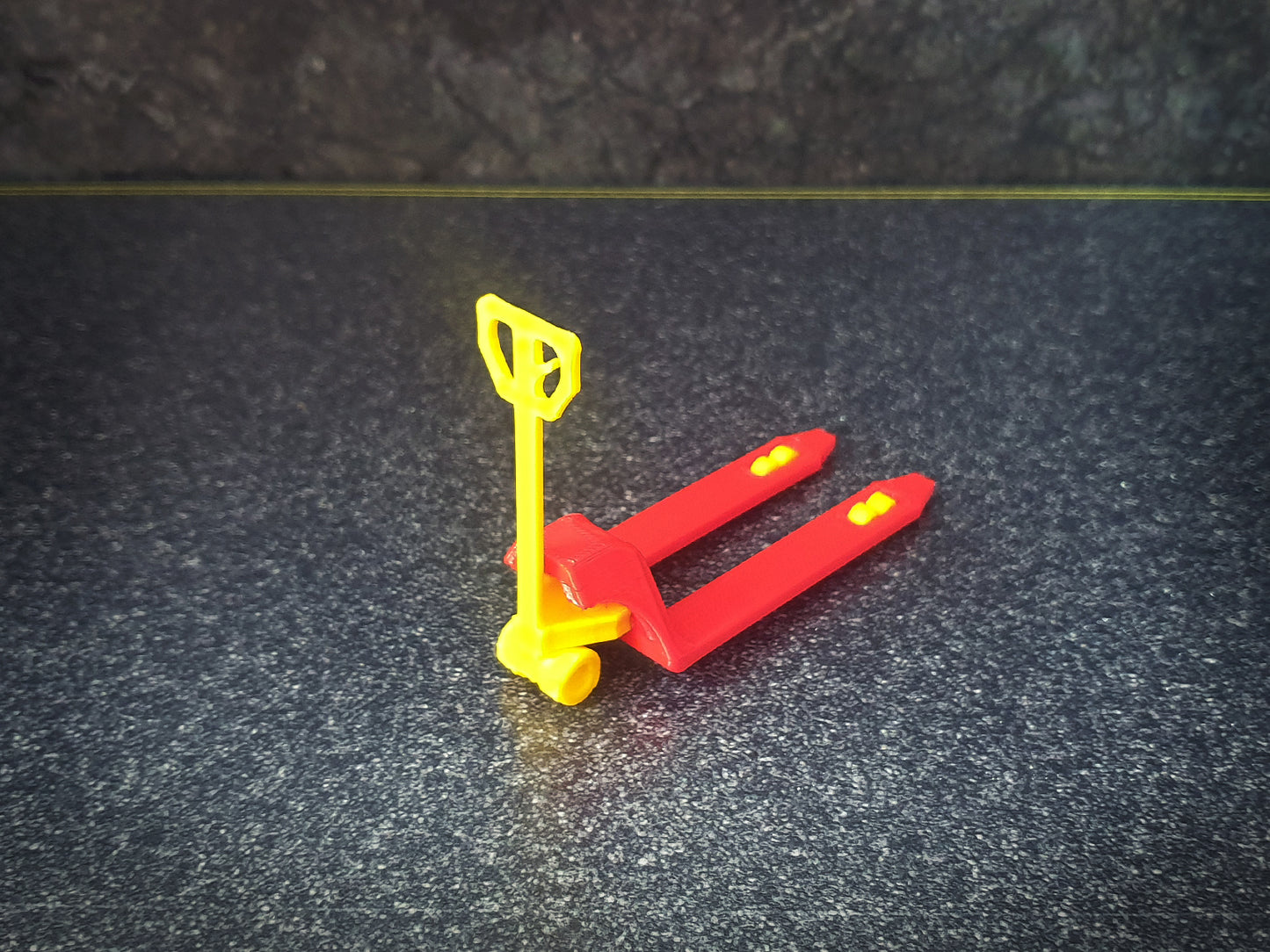 Pallet jack. Scale 1:18.