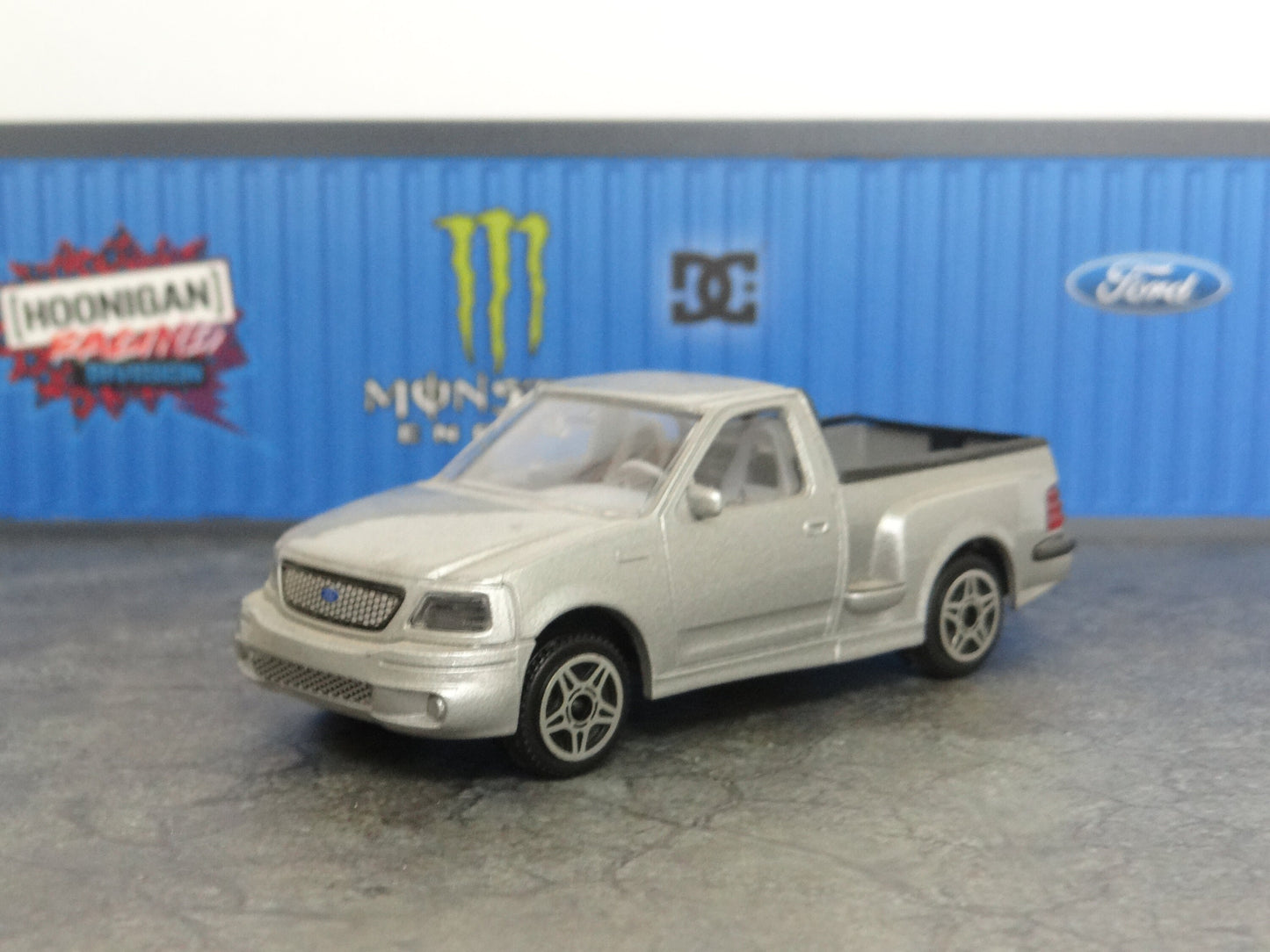 Parking base with 40ft container Miniature car models display on a scale of 1:43