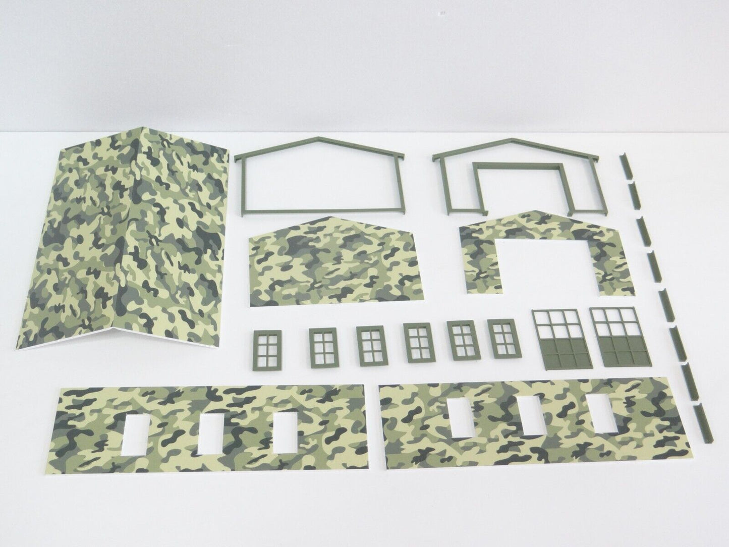 Military Hangar Garage 1:43 Scale Diorama Model Kit Cars and Vehicles Accessory