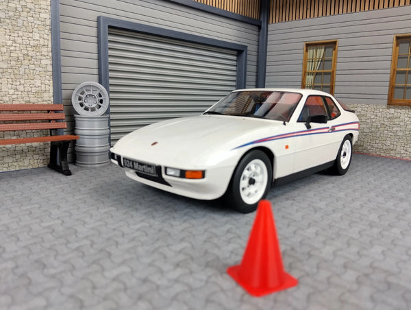 Realistic Model Car Auto Garage 1:18 Scale House Front Diorama Kit Display Scene