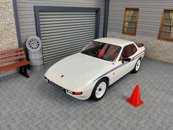 Realistic Model Car Auto Garage 1:18 Scale House Front Diorama Kit Display Scene