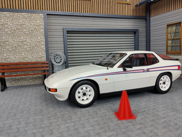 Realistic Model Car Auto Garage 1:18 Scale House Front Diorama Kit Display Scene