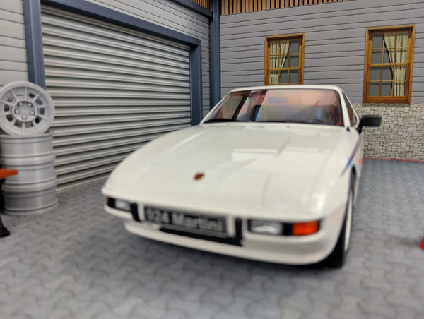 Realistic Model Car Auto Garage 1:18 Scale House Front Diorama Kit Display Scene