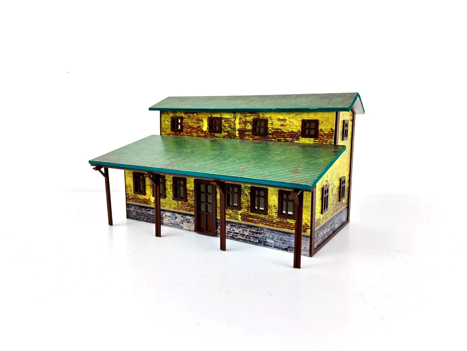 HO scale railway station miniature building