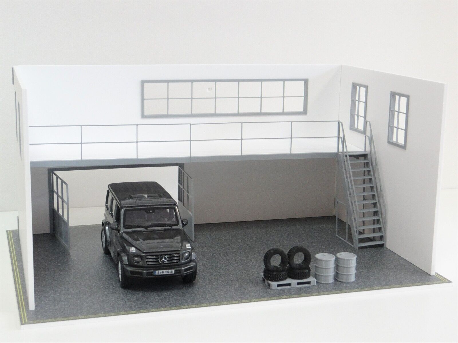 1:24 Scale Model Car Garage
