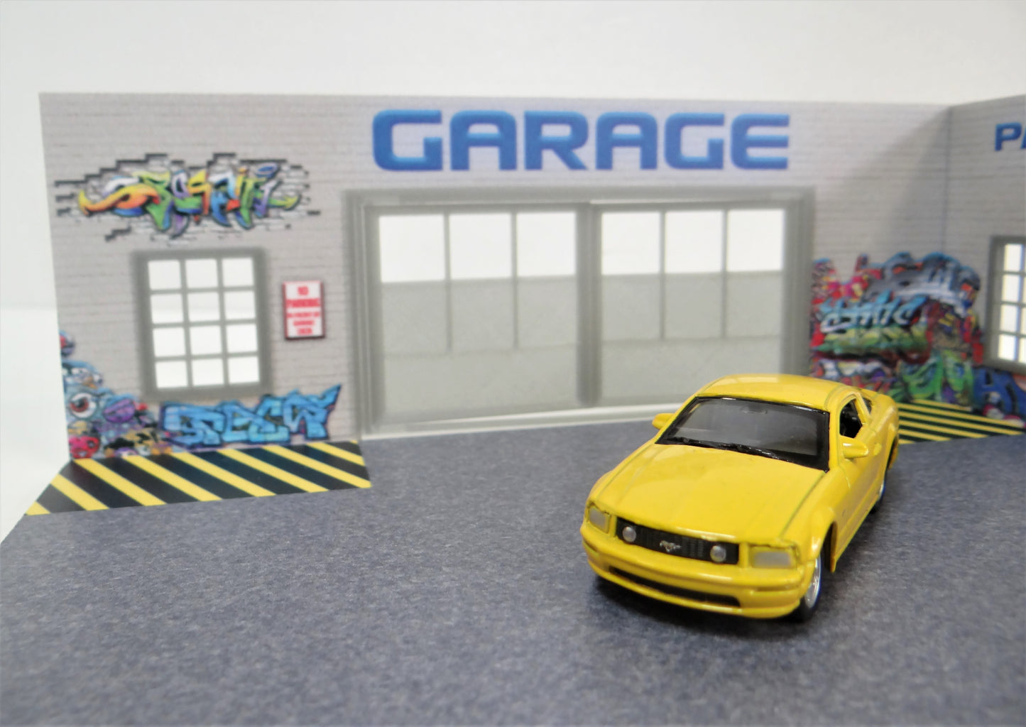 diorama graffiti garage display for die-cast car scale 1/60 1/64