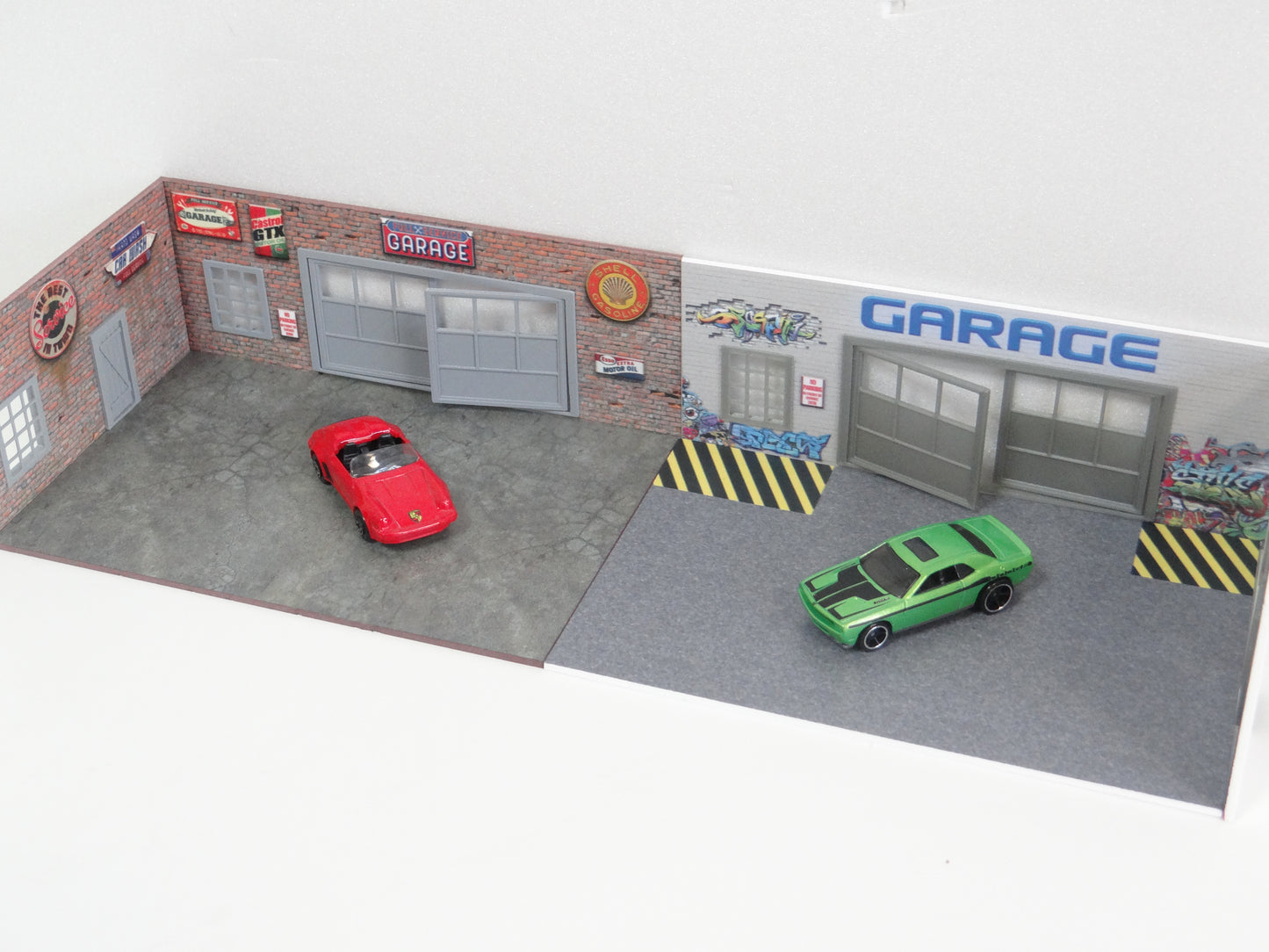 Diorama models Set of 2 auto service displays Scale 1:60 / 64 Miniature garages