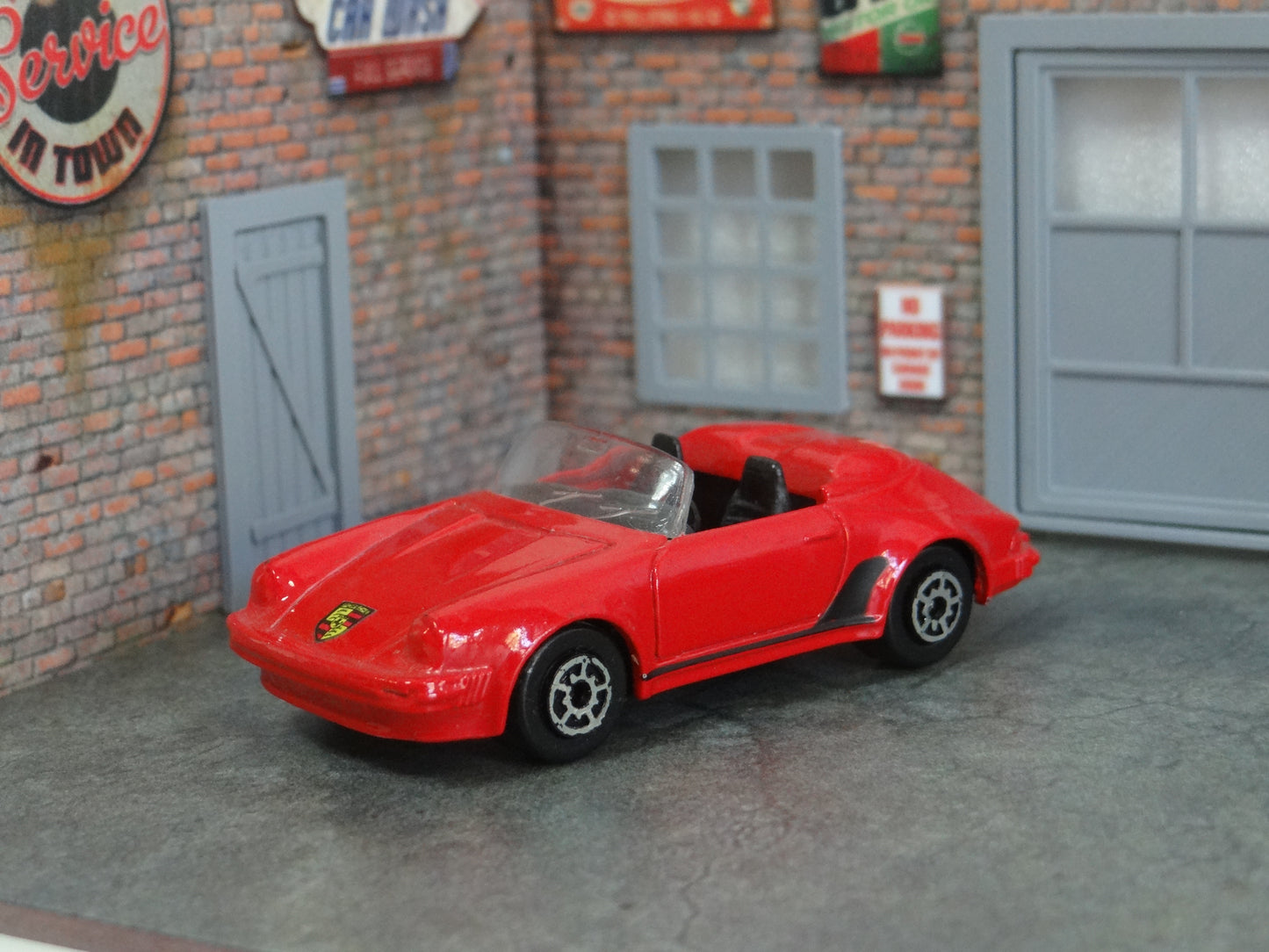 Diorama models Set of 2 auto service displays Scale 1:60 / 64 Miniature garages