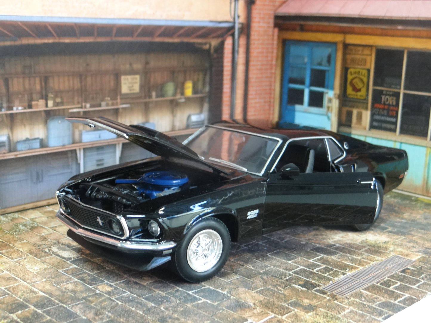 Miniature garage model 1/24