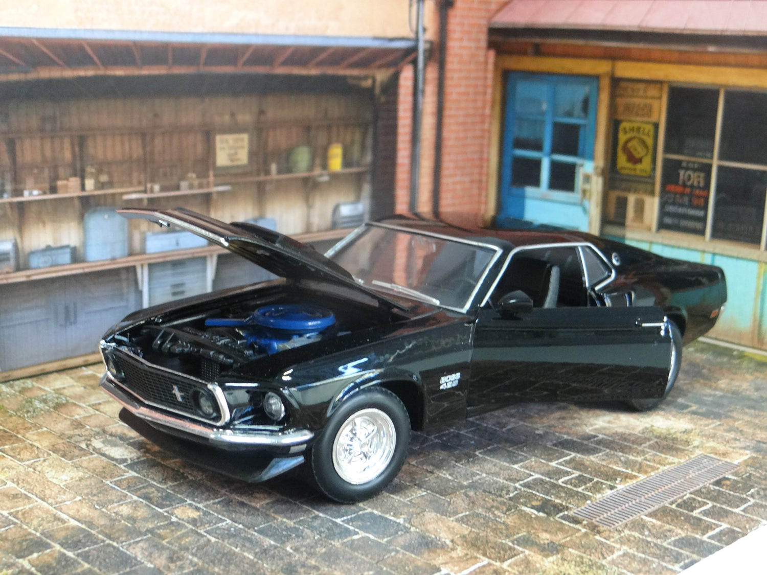 Miniature garage model 1/24