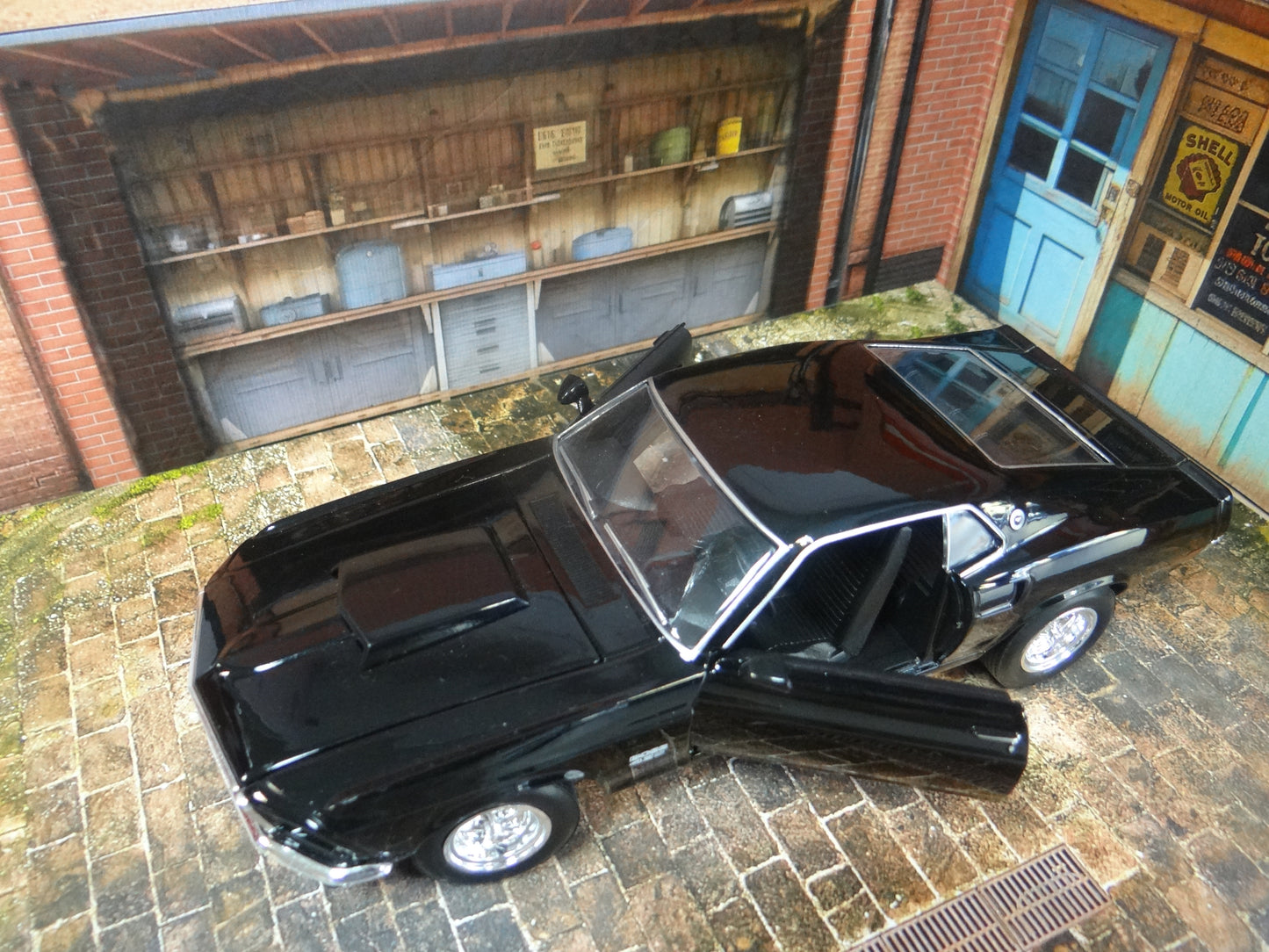 Store and garage scene Scale 1:24 Diorama model kit Miniature car models display 1/24