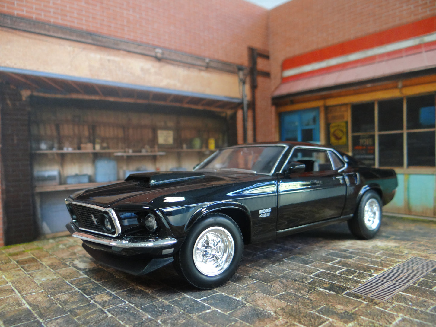 Store and garage scene Scale 1:24 Diorama model kit Miniature car models display 1/24