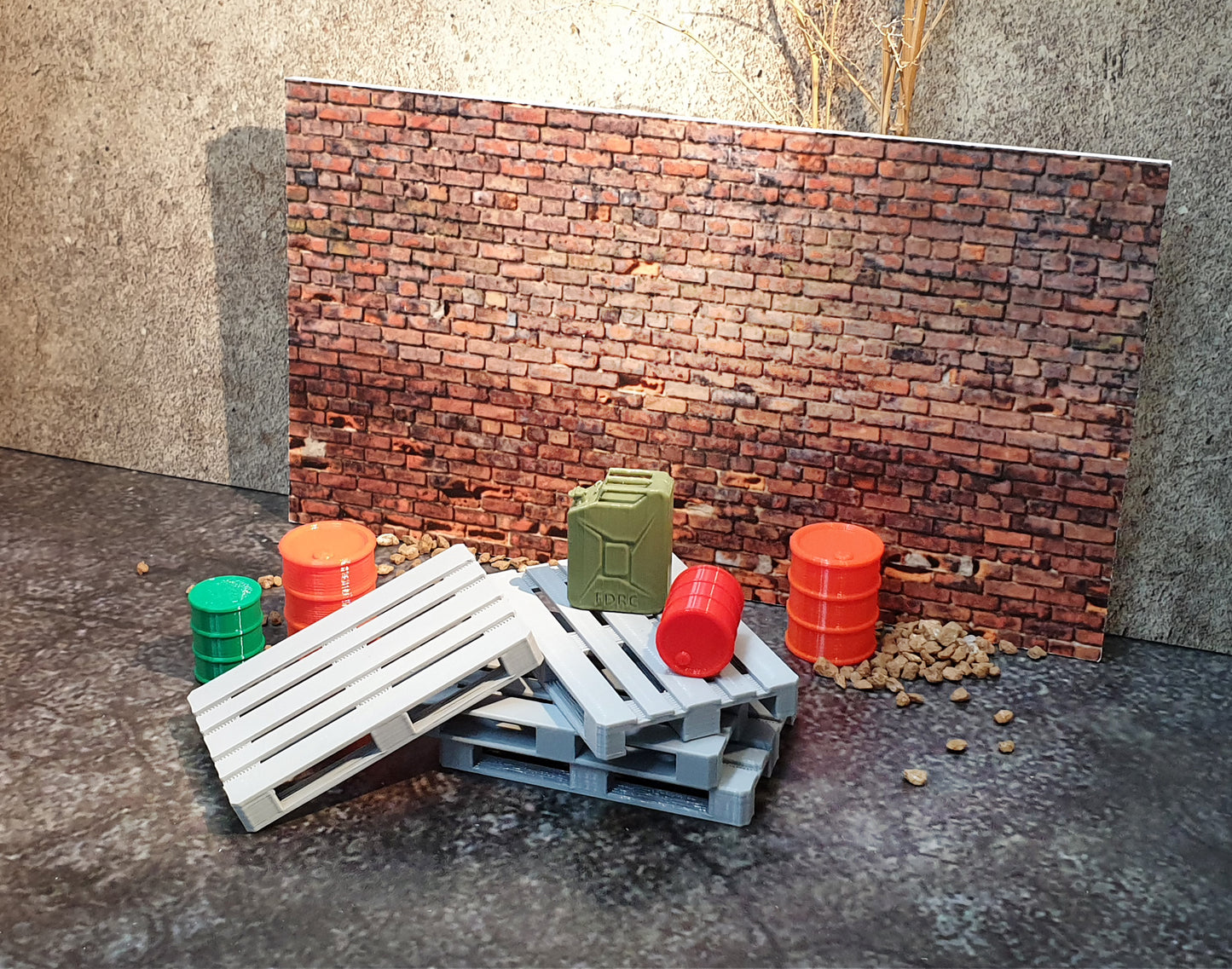 Pallet set for Diorama. Scale 1:18.