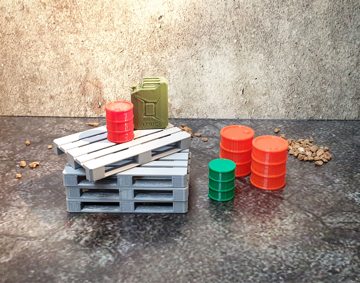 Pallet set for Diorama. Scale 1:18.
