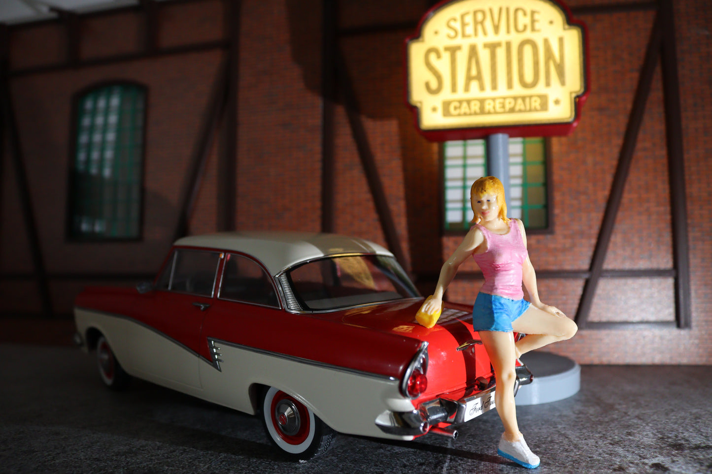 Girl Figure 1:18 Scale Diorama Accessory Model Car Display Decoration SIZE 1/18