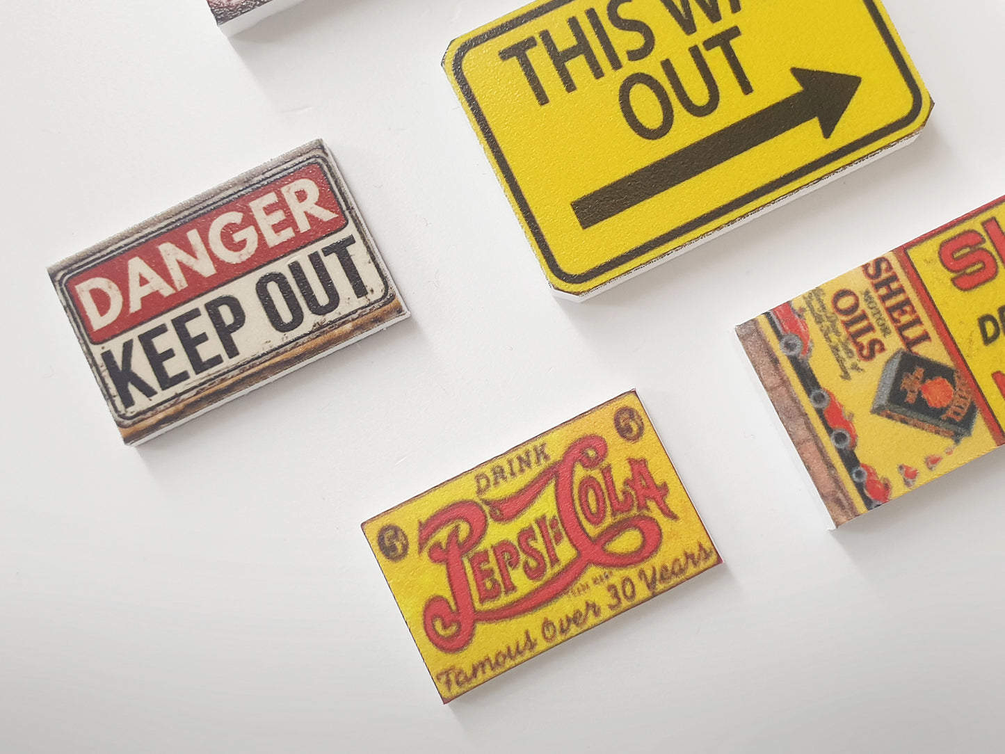 05 Set of advertising signs.