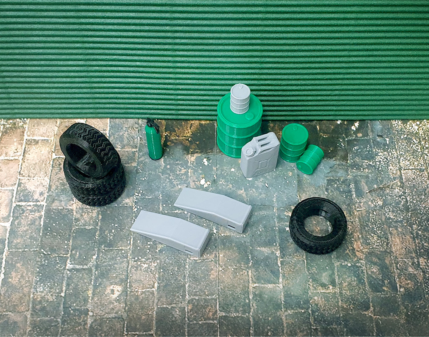 Small Garage Tools & Accessories – 1:24 Scale Diorama Set