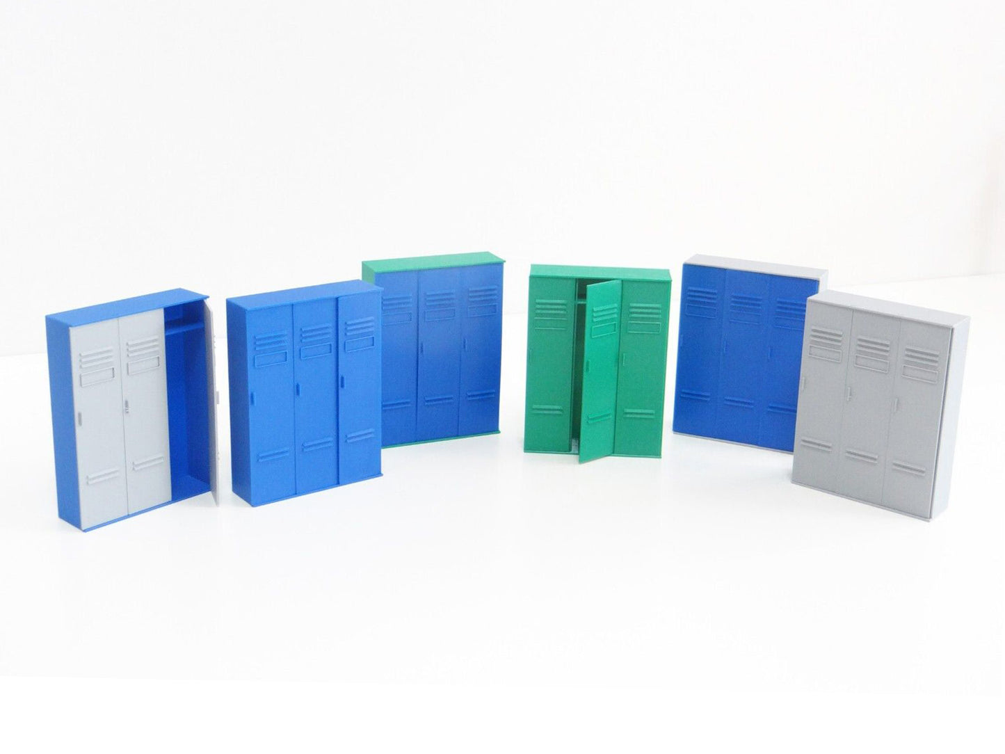 Locker shelf with 3 doors. Scale 1:18.