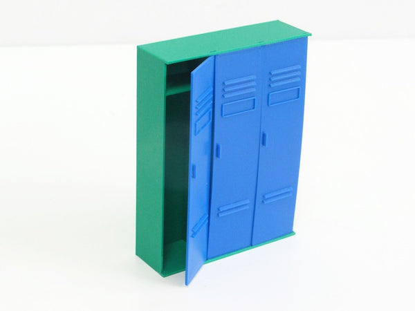 Locker shelf with 3 doors. Scale 1:18.