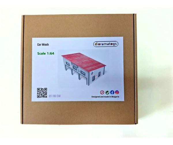 Cardboard box with a model car wash on the packaging, featuring the brand 'dioramatoys'.