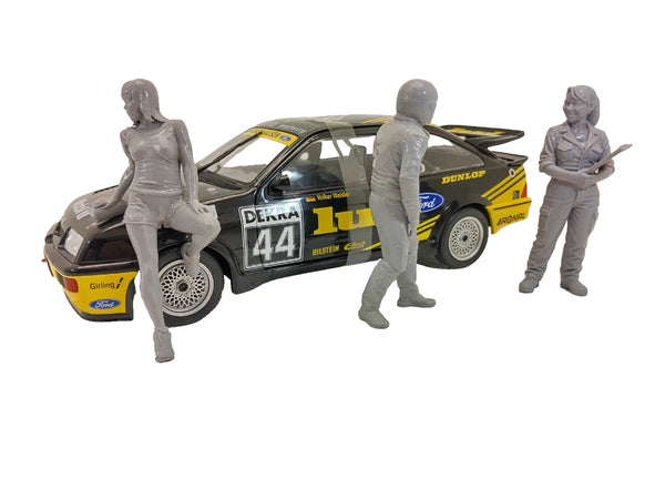 1:18 scale miniature figures for garage diorama scene