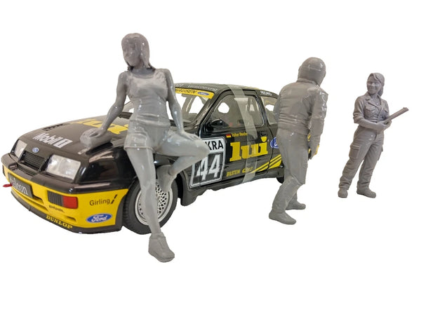 Mechanic - Car Racer - Car Wash Girl Figures 1:18 Scale Diorama Accessories 1/18