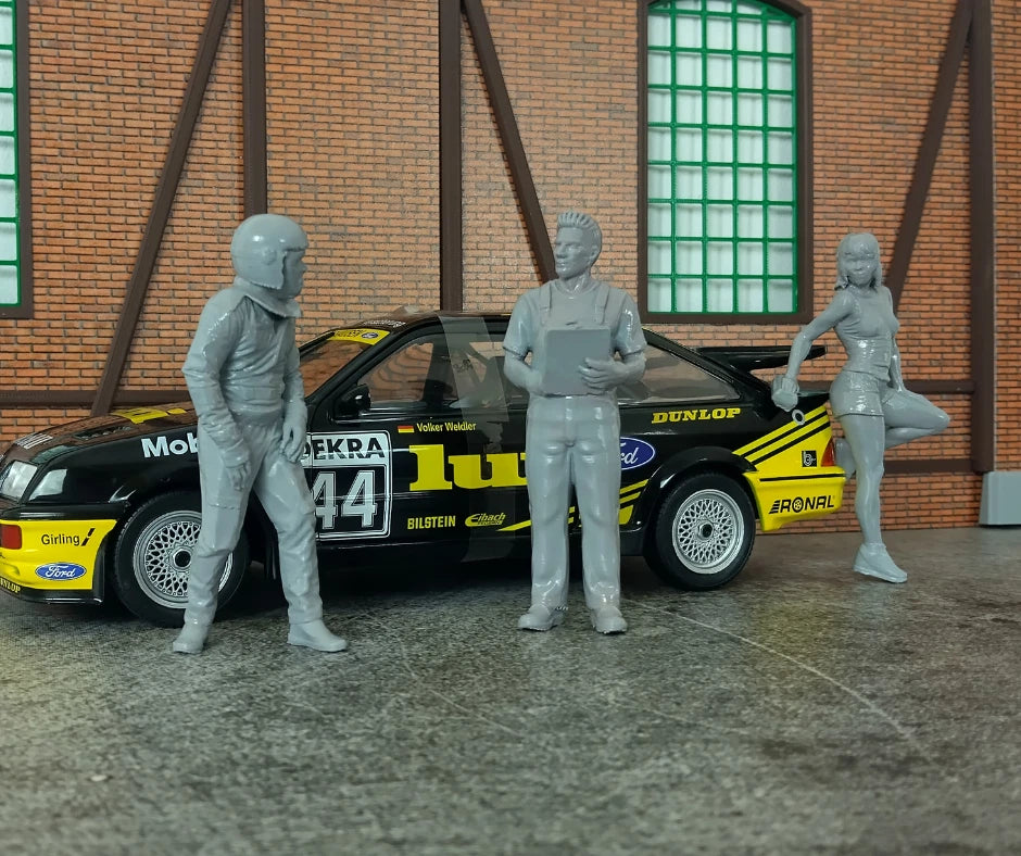 Diorama Accessories 1/18 Mechanic - Car Racer - Car Wash Girl Figures 1:18 Scale
