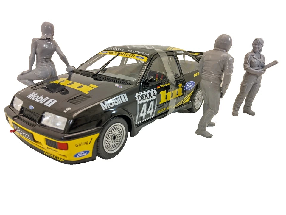 Mechanic - Car Racer - Car Wash Girl Figures 1:18 Scale Diorama Accessories 1/18