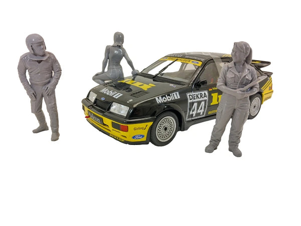 Mechanic - Car Racer - Car Wash Girl Figures 1:18 Scale Diorama Accessories 1/18
