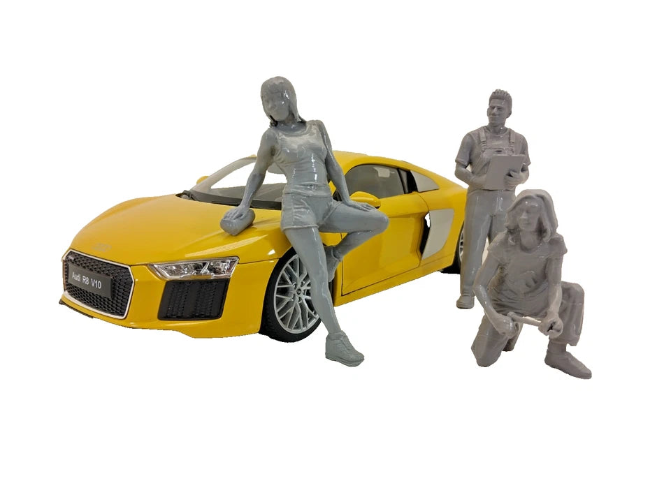 Mechanic and Car Wash Girl Figures Set – 1:18 Scale Diorama Accessories