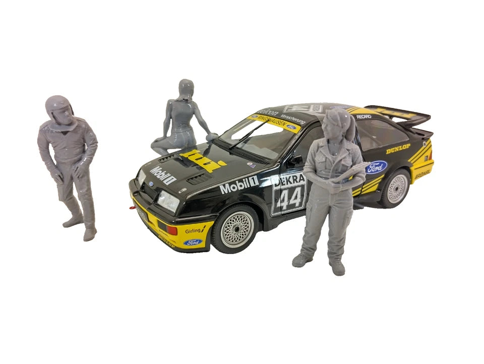 Mechanic - Car Racer - Car Wash Girl Figures 1:18 Scale Diorama Accessories 1/18