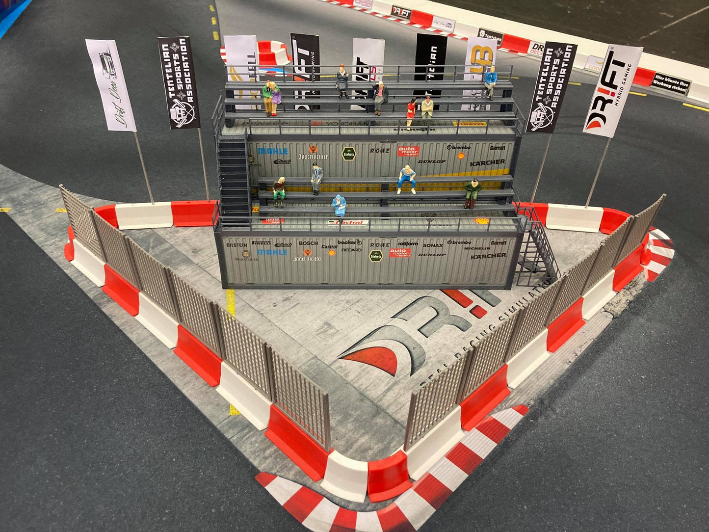 Diorama Parts 40 ft Containers Rally Tribune Sport Cars Display in Scale 1:43