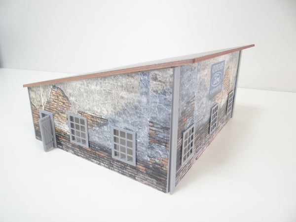 Scale 1:43 Old auto garage with sheet ''metal' roof Diorama model kit Car model display decor