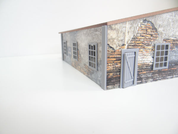 Scale 1:43 Old auto garage with sheet ''metal' roof Diorama model kit Car model display decor