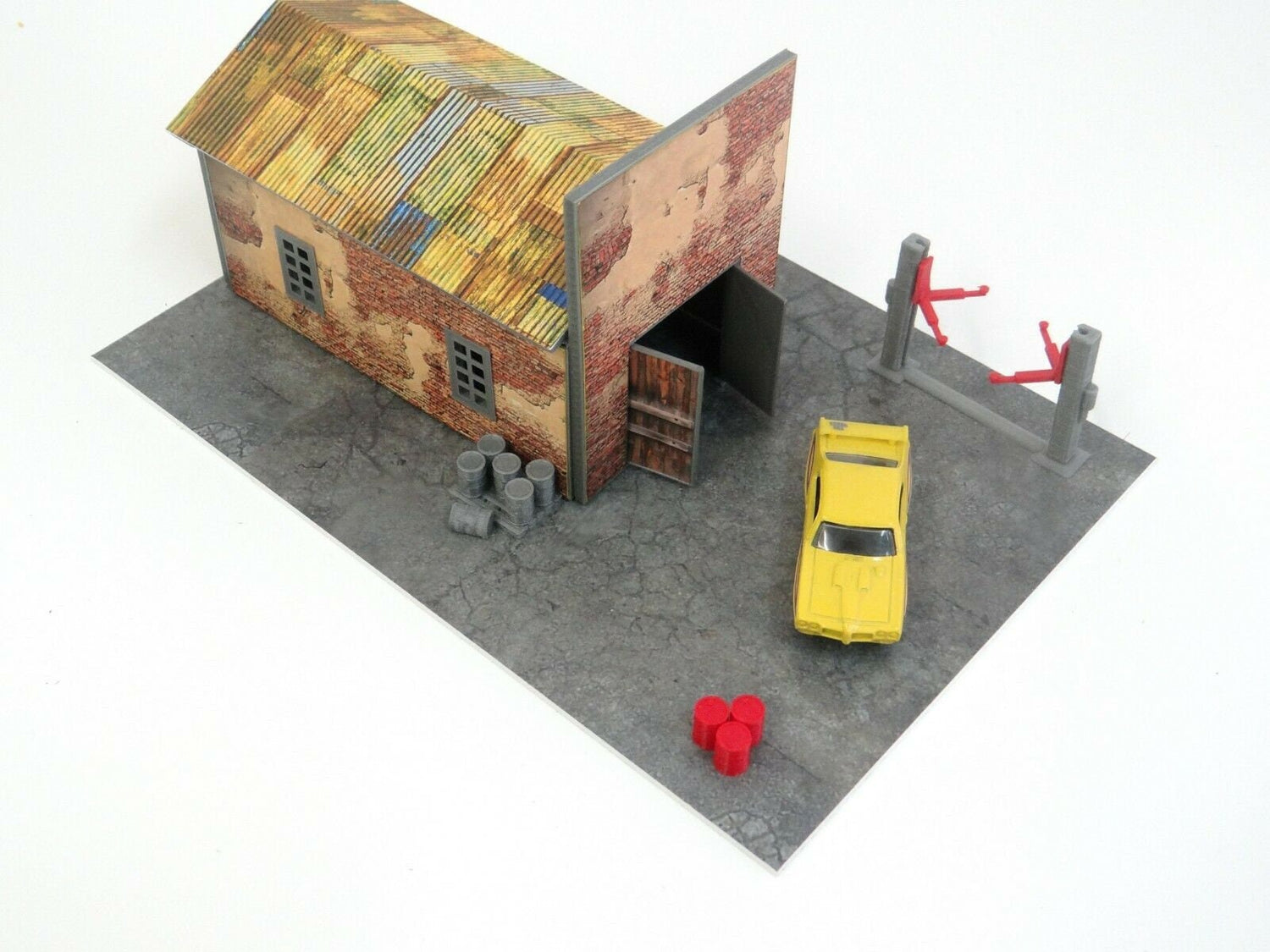 Old brick garage diorama kit 1:60–1:64 scale front view