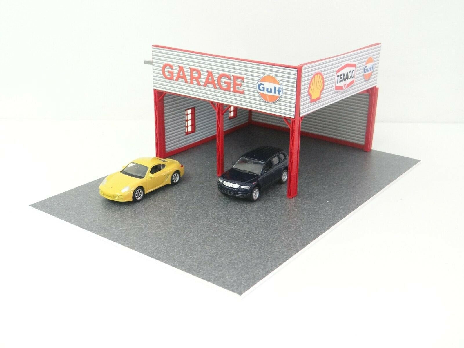 For 1:64 Scale Diecast Cars Gulf Service Diorama and Parking Lot