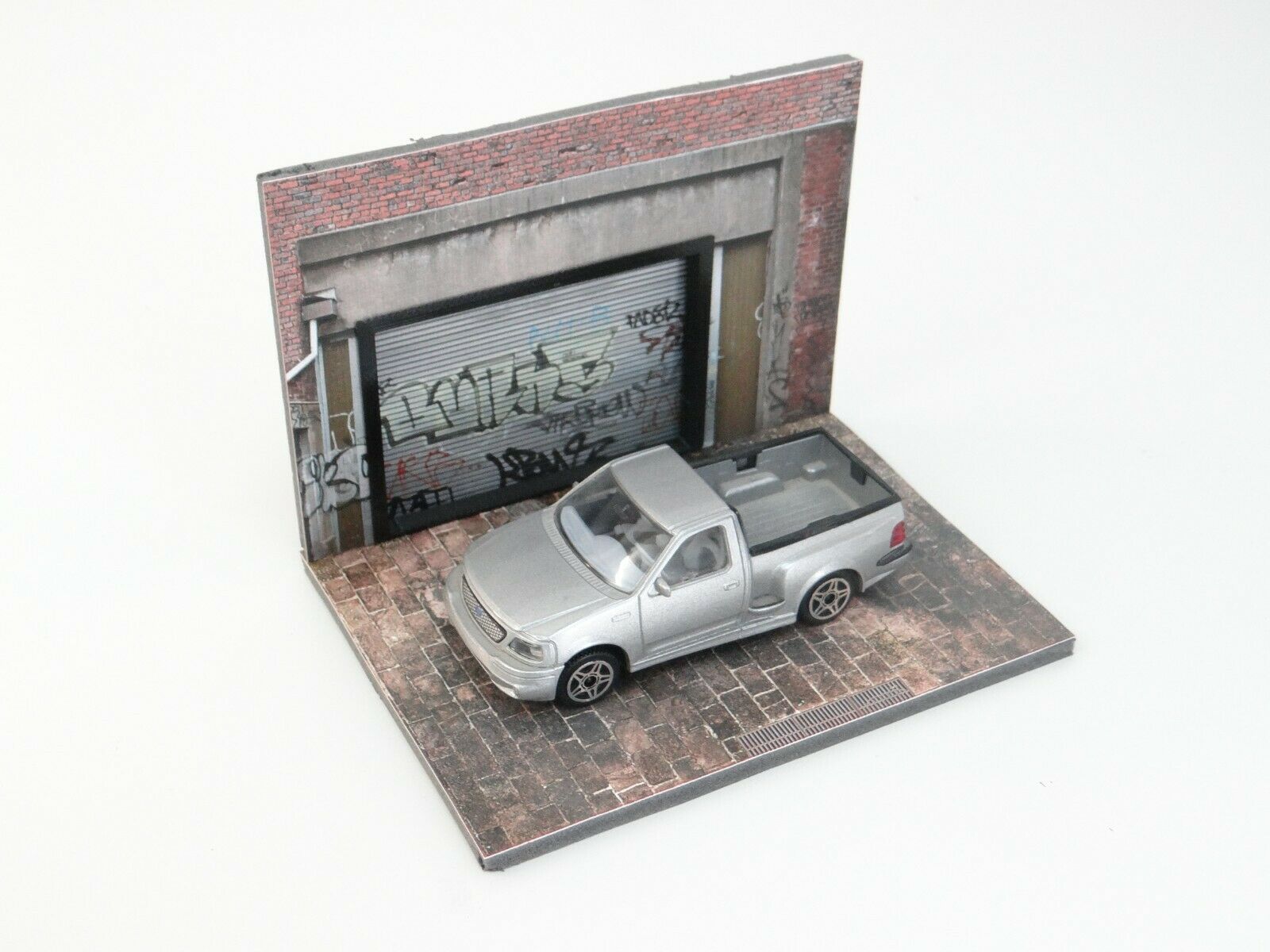 Diorama Model Display 1:43