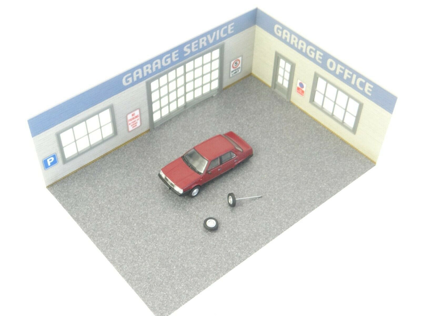 Diorama Model Display 1:43