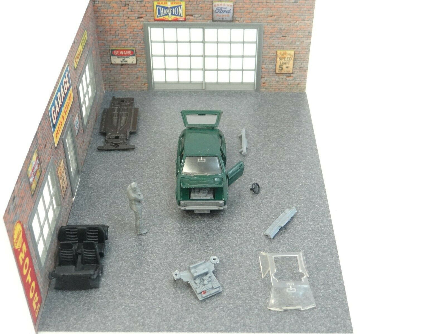 Diorama Model Display 1:43