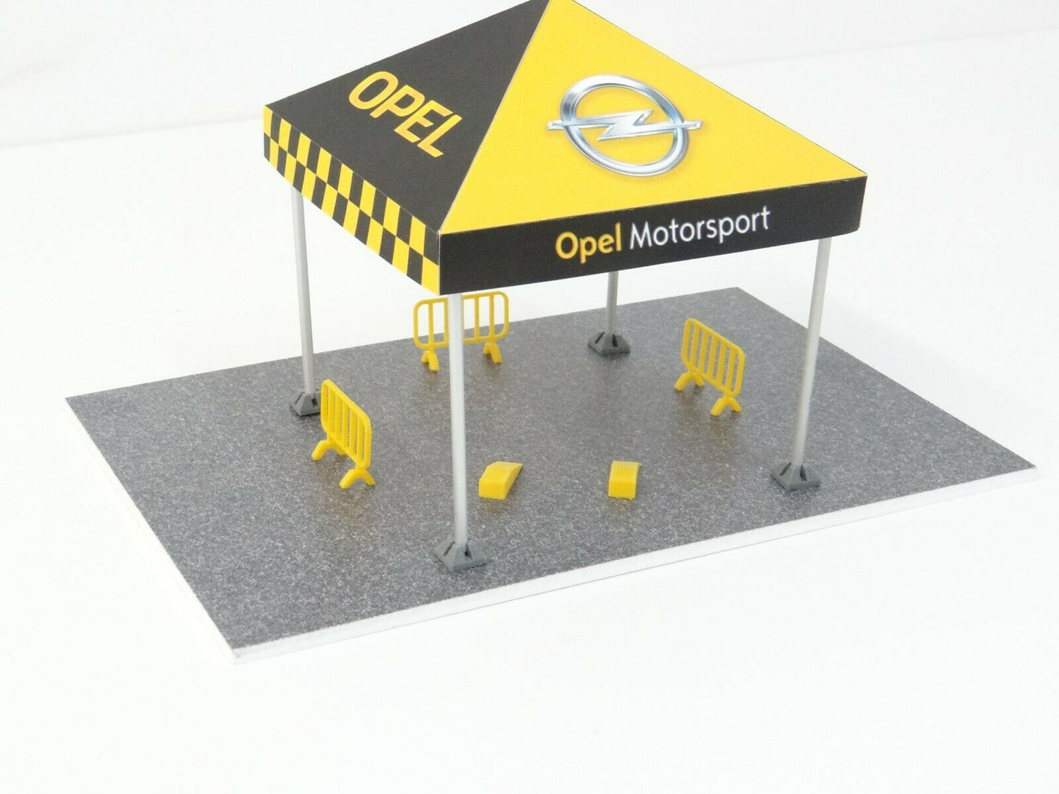 diorama miniature racetrack decor scale 1:43