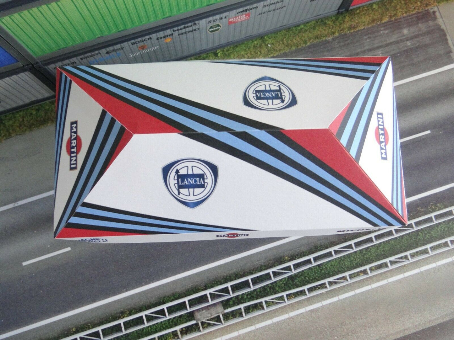 Car display size 1:24