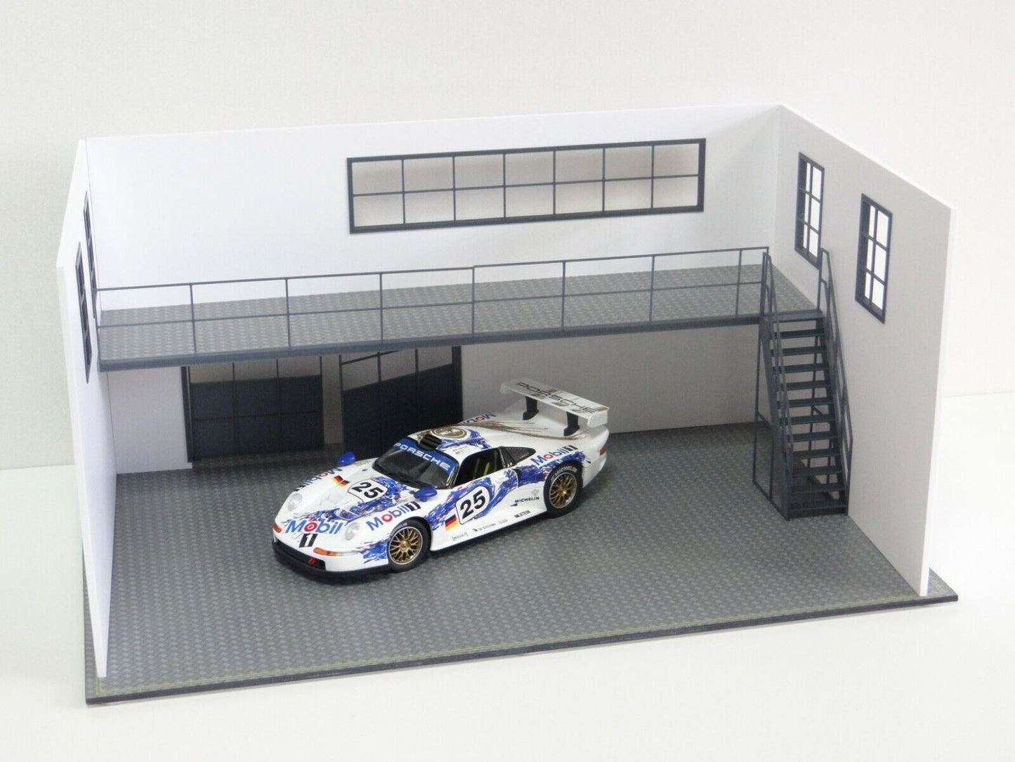 Miniature car display garage 1/18 scale