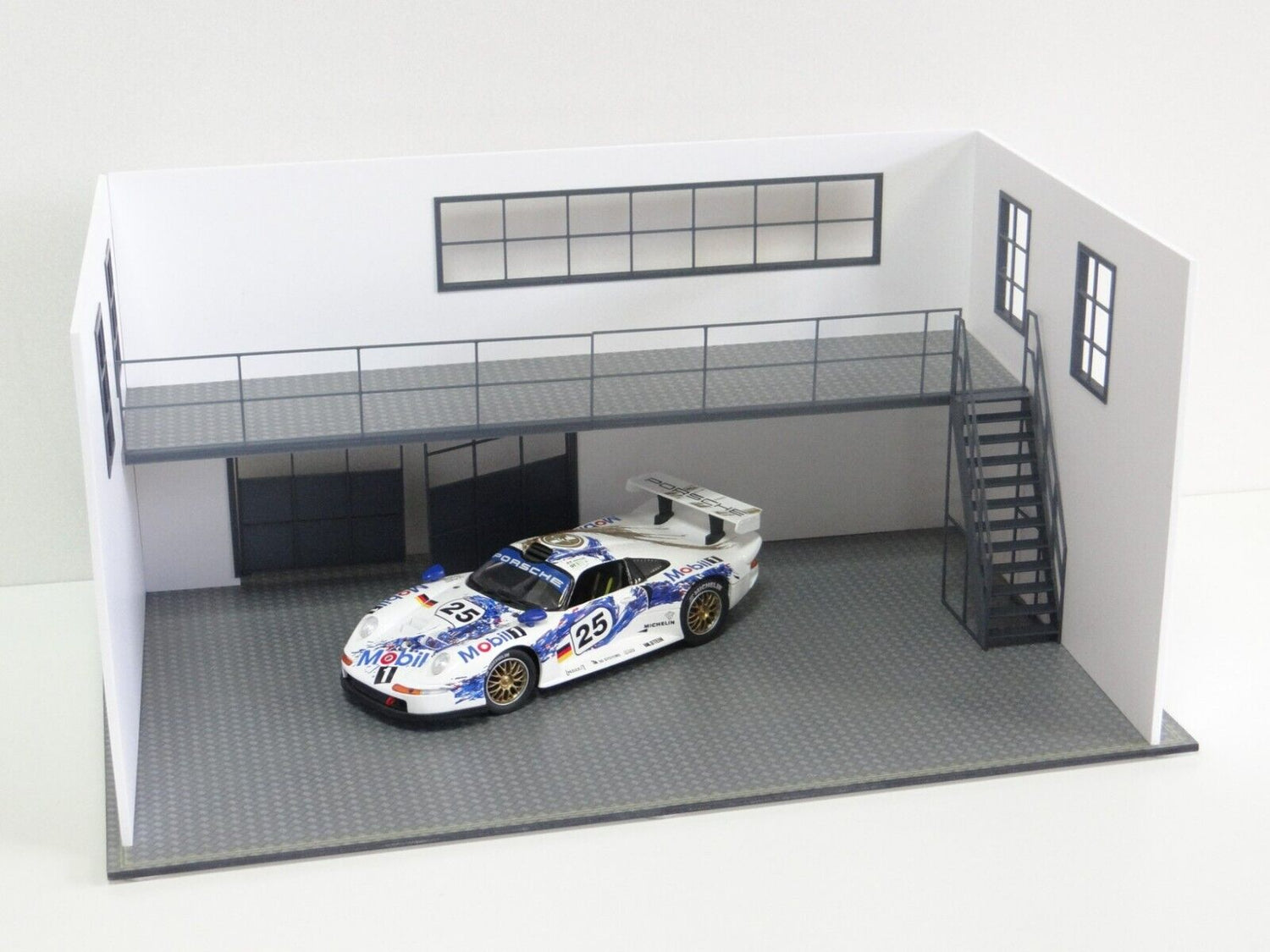 Miniature car display garage 1/18 scale