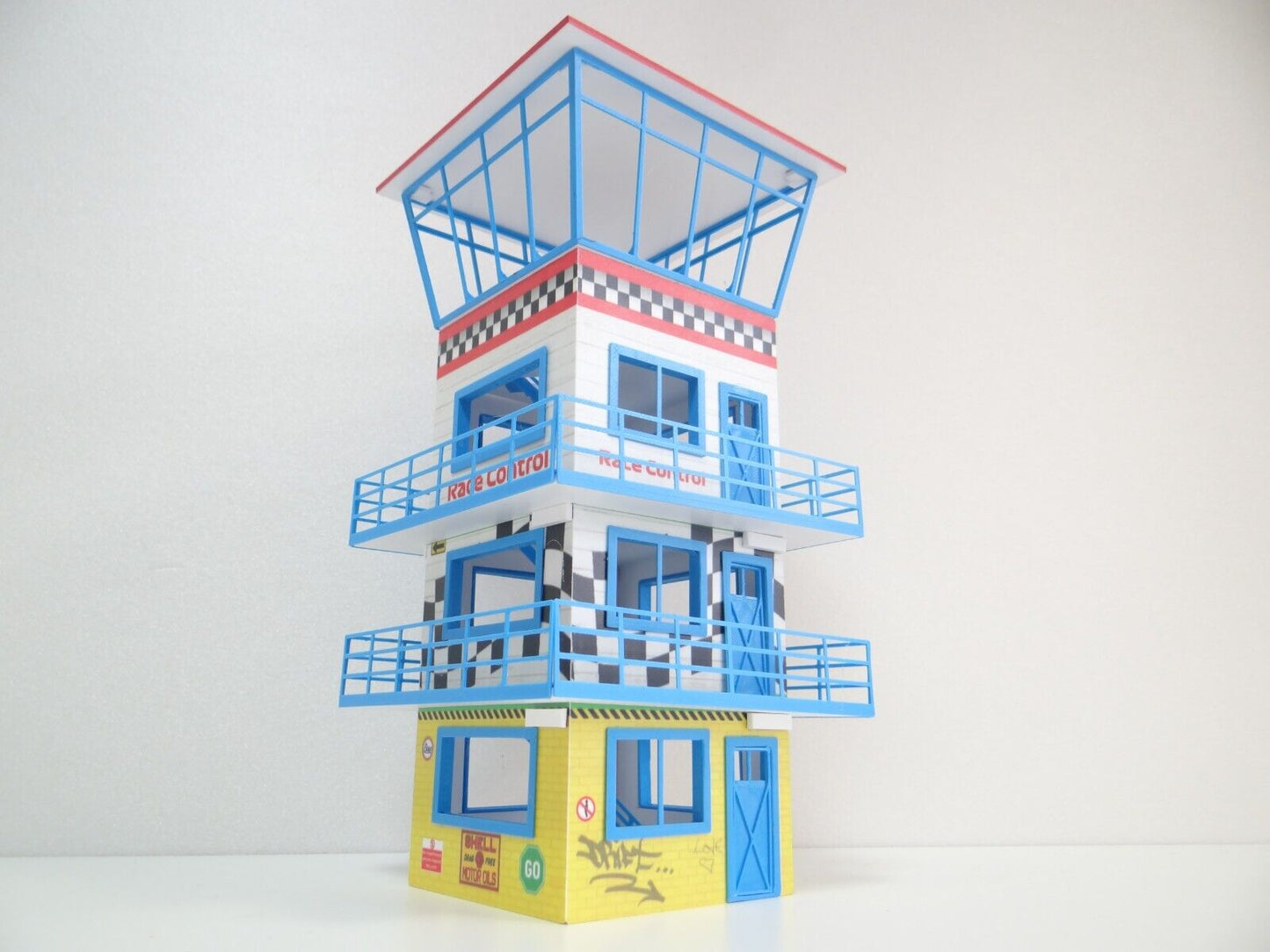 Miniature race control tower for 1:43 motorsport scenes