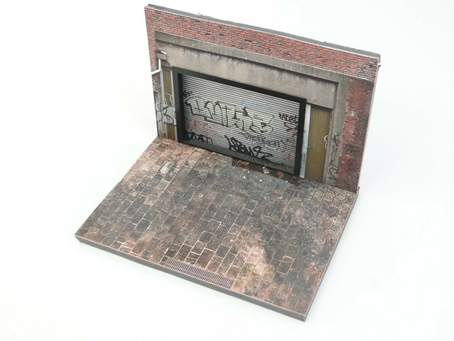 Diorama display