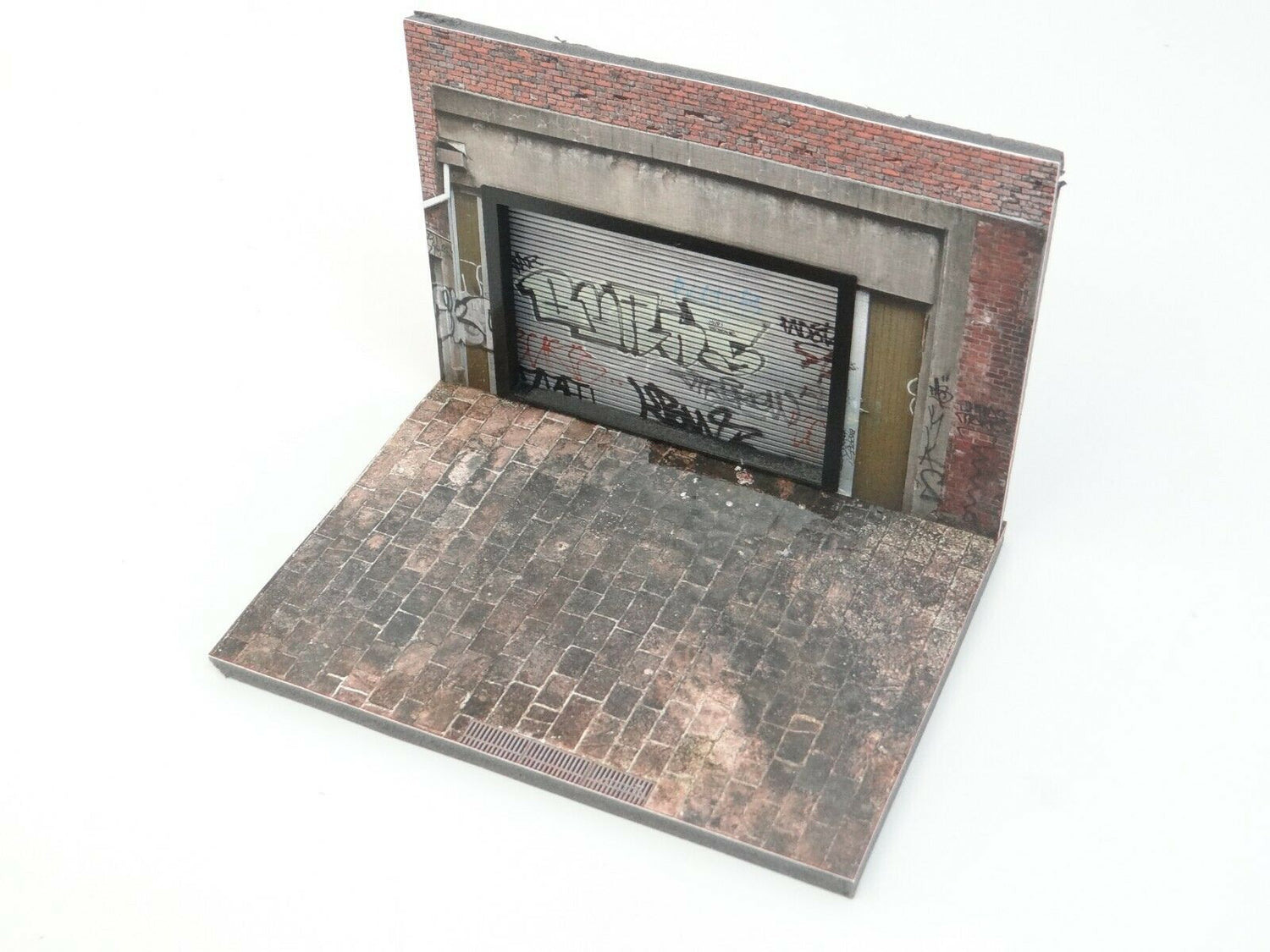 Diorama display