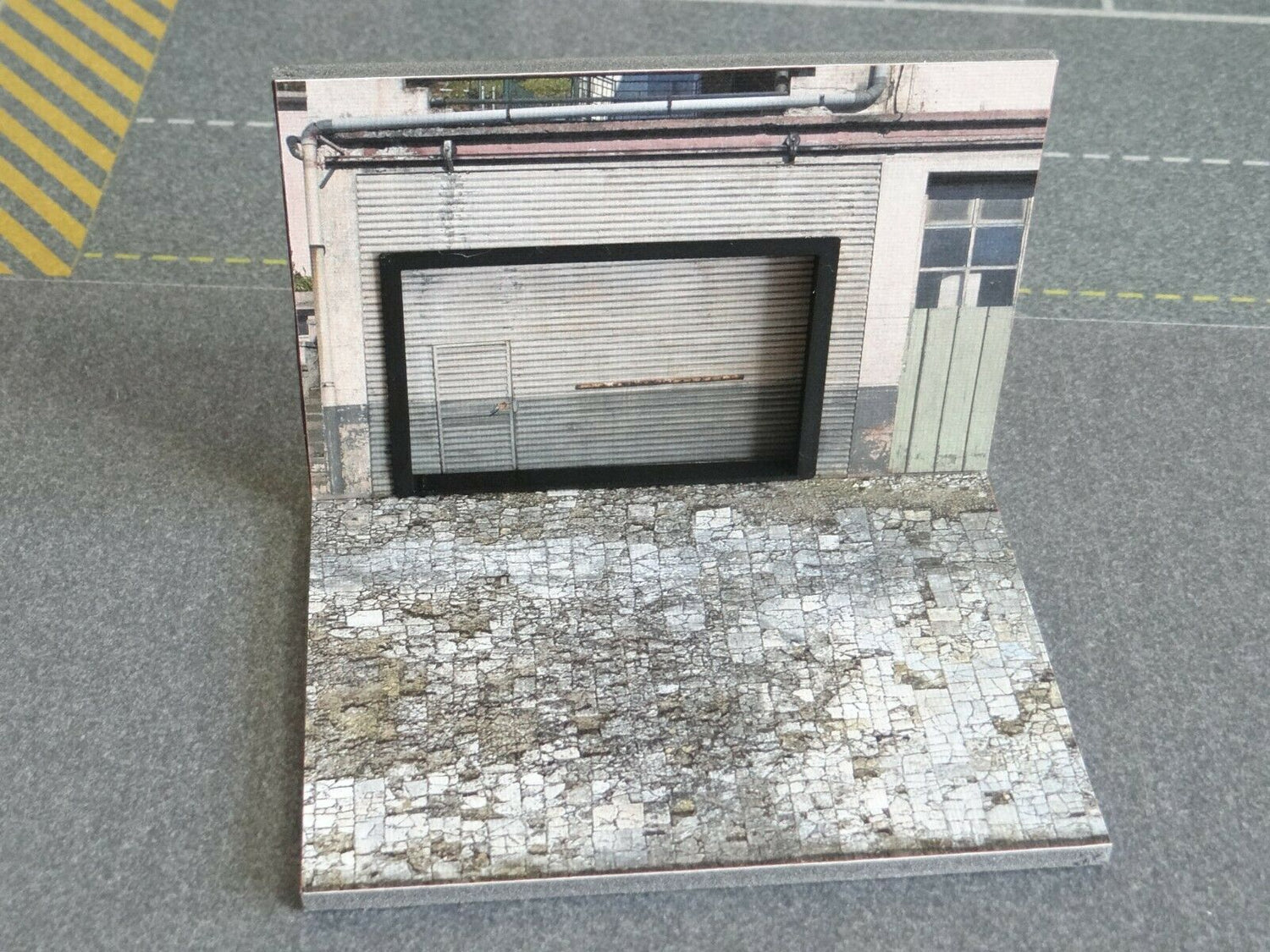 Diorama Model Display 1:43