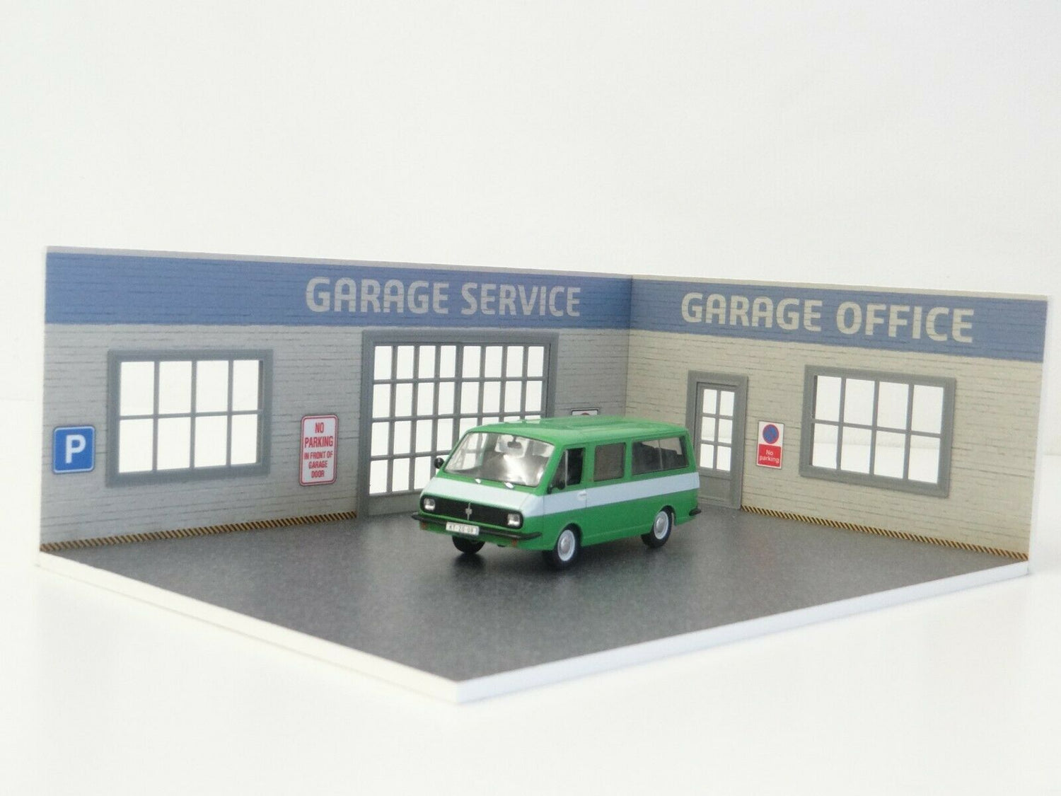 Diorama Model Display 1:43