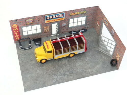 Diorama Model Display 1:43